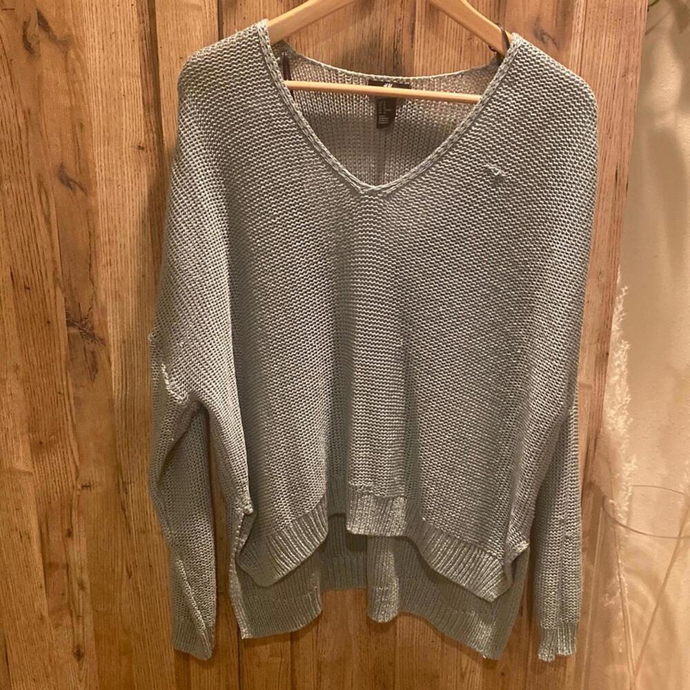 Green V-neck knit oversize sweater